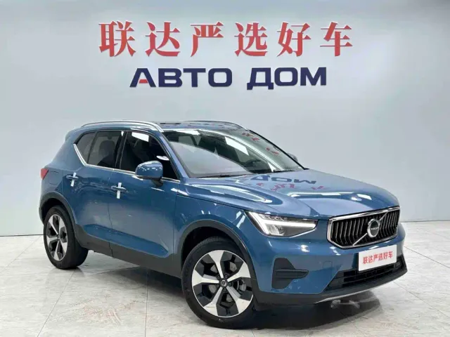 Volvo XC40 — Фото автомобиля 3