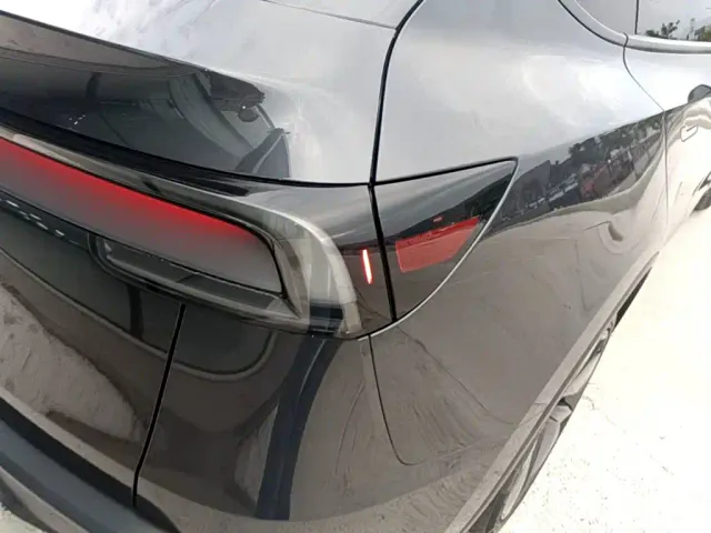 Tesla Model Y — Фото автомобиля 7