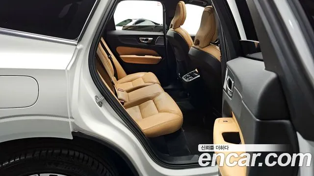 Вольво XC60 — Фото автомобиля 12