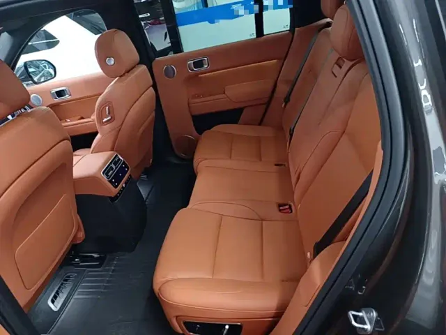 Li Auto L7 — Фото автомобиля 16