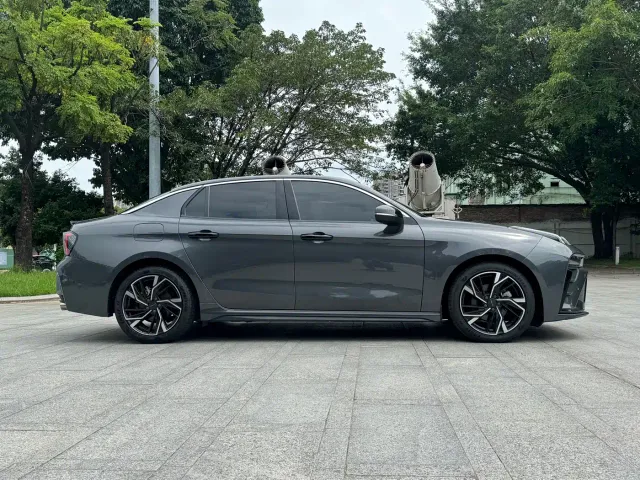 Lynk & Co 03 — Фото автомобиля 25