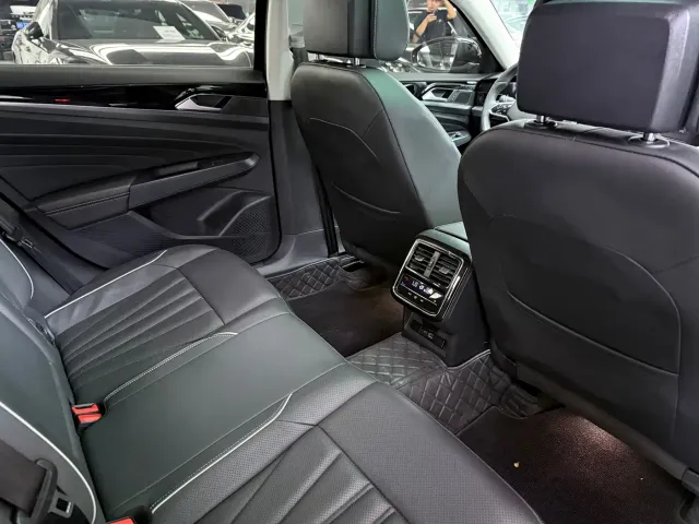 Volkswagen Passat — Фото автомобиля 13