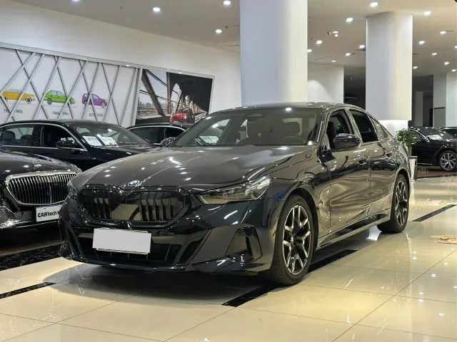 Фотография автомобиля — BMW 5 Series
