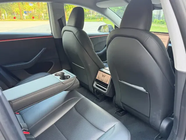 Tesla Model 3 — Фото автомобиля 14