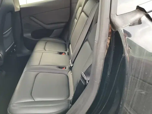 Tesla Model Y — Фото автомобиля 16