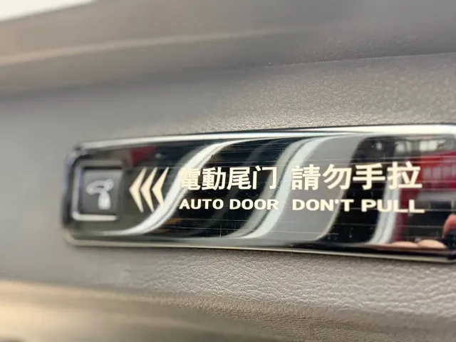Toyota Sienna — Фото автомобиля 9