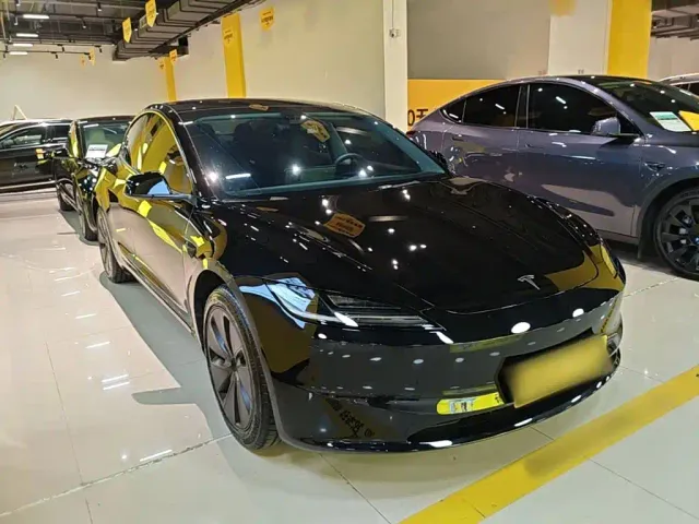 Tesla Model 3 — Фото автомобиля 3
