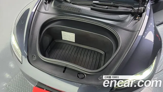 Tesla Model 3 — Фото автомобиля 6