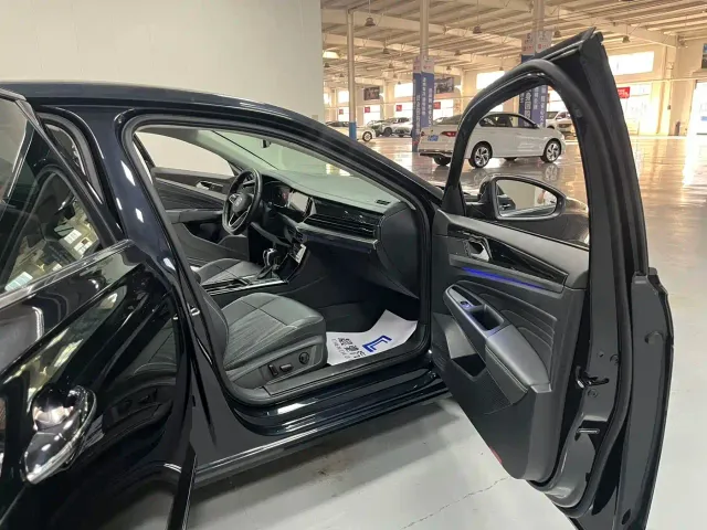 Volkswagen Passat — Фото автомобиля 15