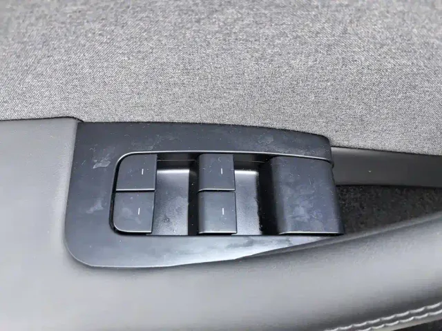 Tesla Model 3 — Фото автомобиля 9