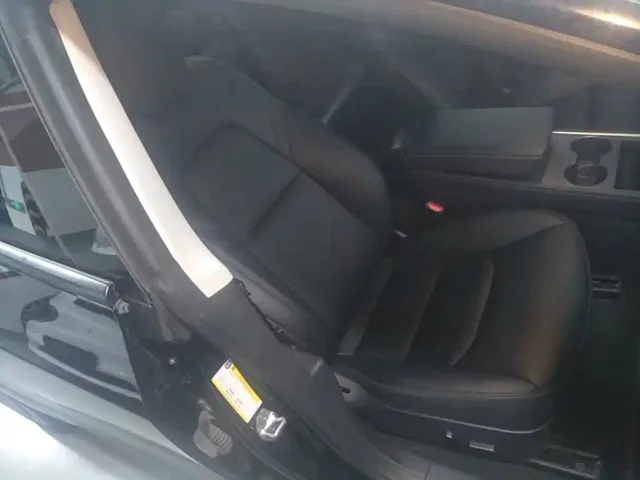 Tesla Model 3 — Фото автомобиля 24