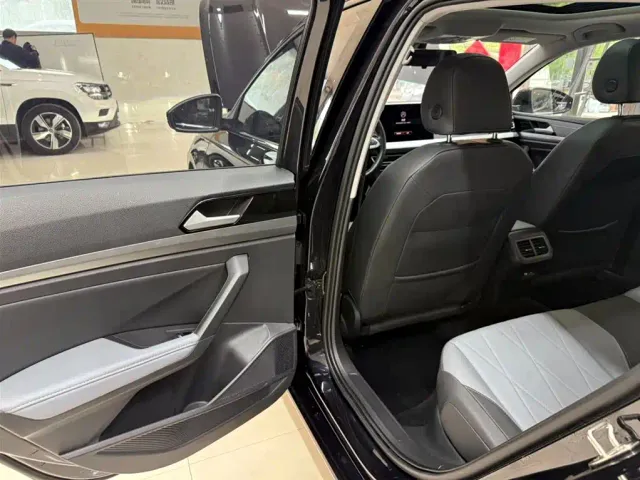 Volkswagen Lavida — Фото автомобиля 17