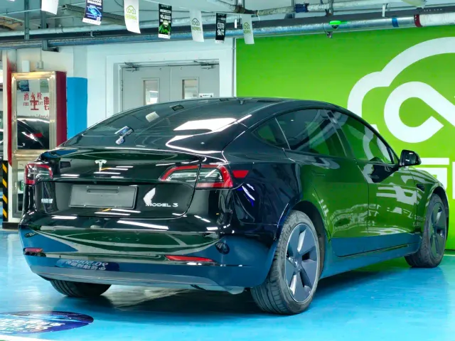 Tesla Model 3 — Фото автомобиля 16