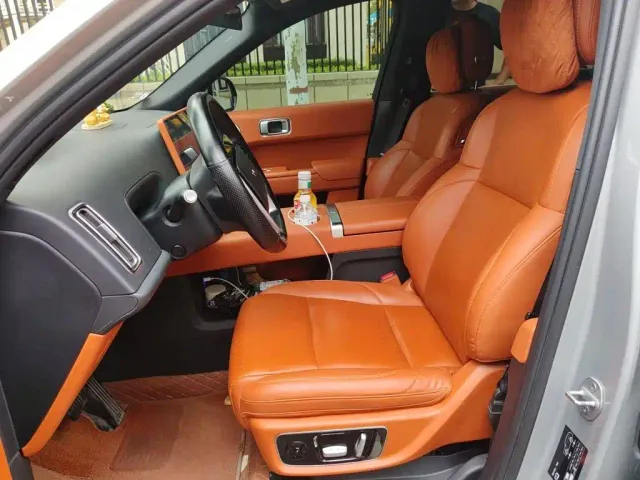 Li Auto L8 — Фото автомобиля 7