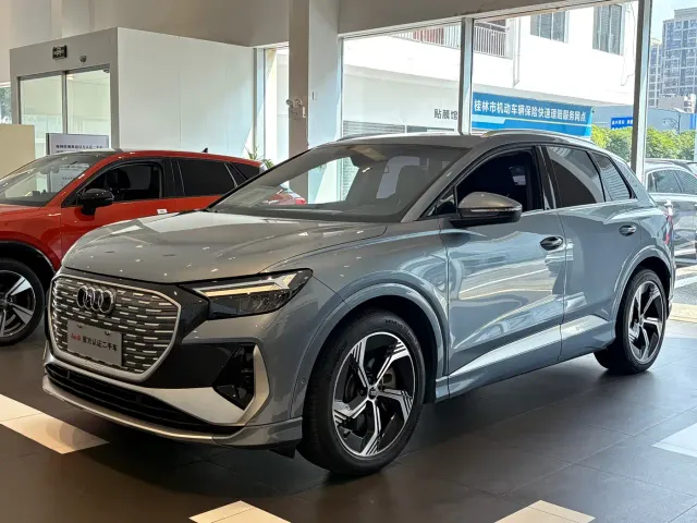 Фотография автомобиля — Audi Q4 e-tron
