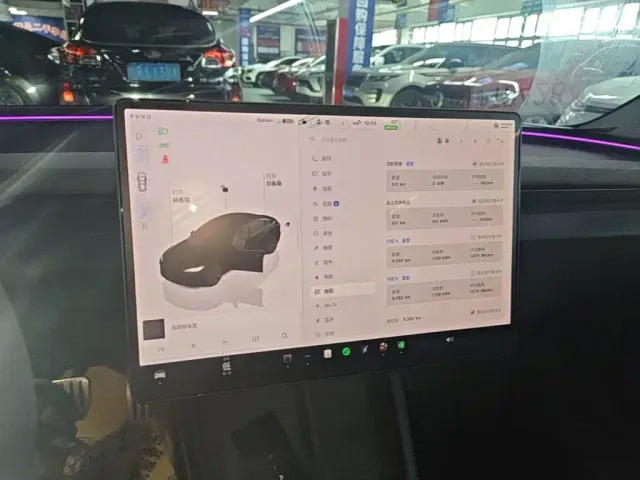 Tesla Model 3 — Фото автомобиля 12