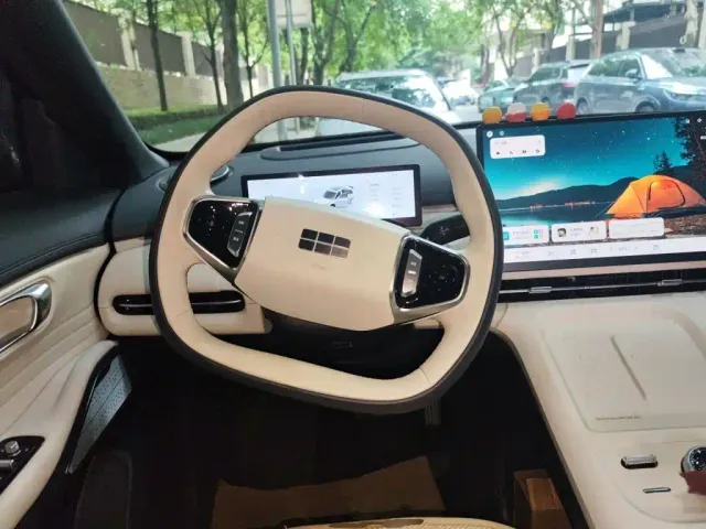 Geely Galaxy Starship 7 EM-i — Фото автомобиля 11