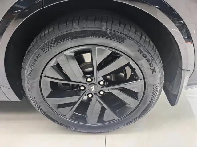 Li Auto L7 — Фото автомобиля 7