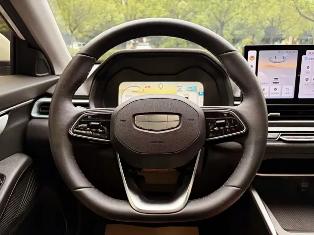 Geely Emgrand 2025 4th Gen 4 Million Commemorative Edition 1.5L CVT Soar — Фото автомобиля 13