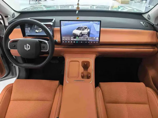 Leapmotor C10 — Фото автомобиля 6