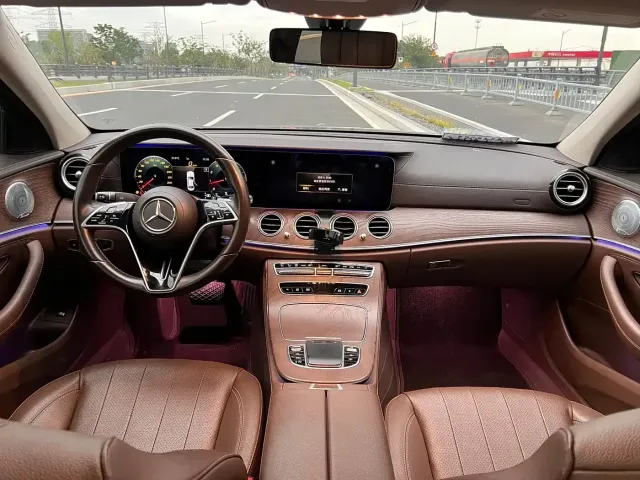 Mercedes-Benz E-Class — Фото автомобиля 6