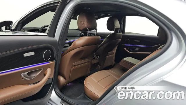 Mercedes-Benz E-Class — Фото автомобиля 11