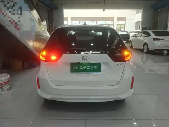 Honda Fit — Фото автомобиля 5