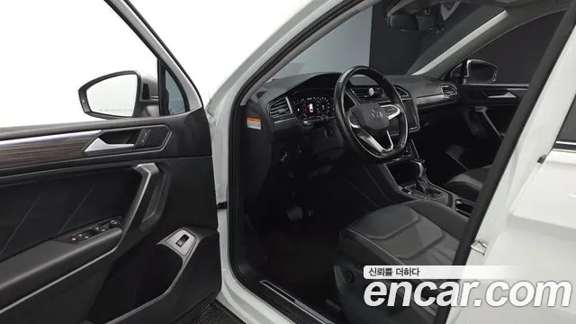 Volkswagen Tiguan — Фото автомобиля 10