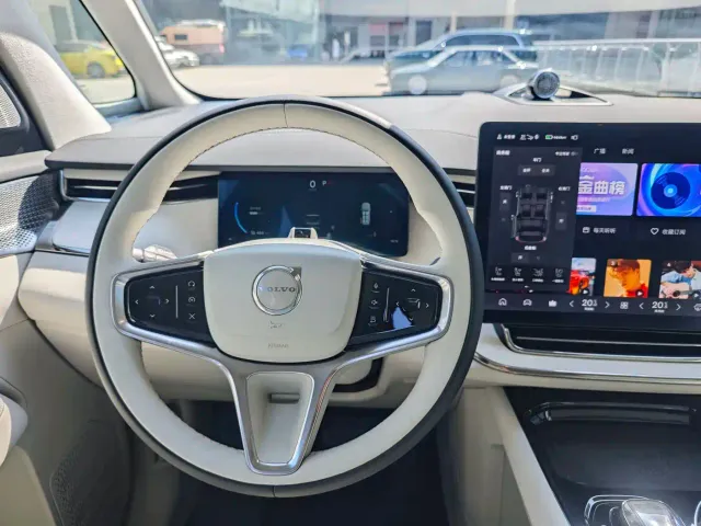 Volvo EM90 — Фото автомобиля 17