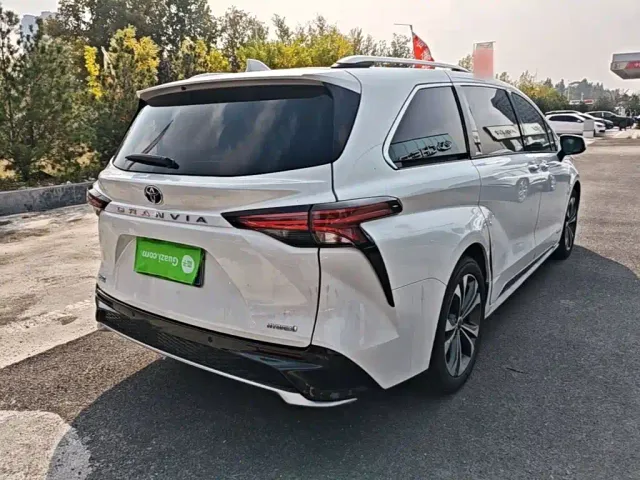 Toyota Granvia — Фото автомобиля 6