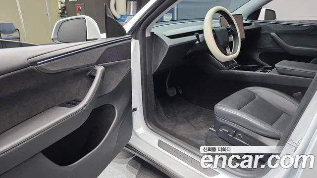 Tesla Model Y — Фото автомобиля 15