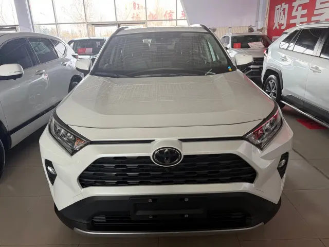 Toyota RAV4 — Фото автомобиля 2