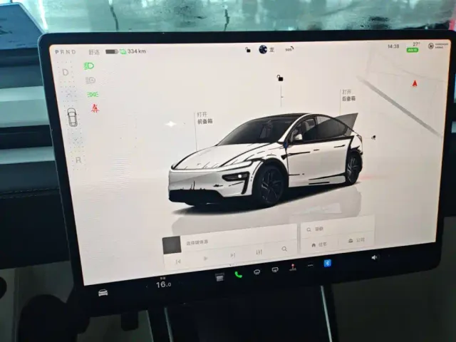 Tesla Model Y — Фото автомобиля 12