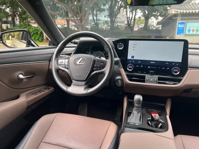 Lexus ES — Фото автомобиля 23
