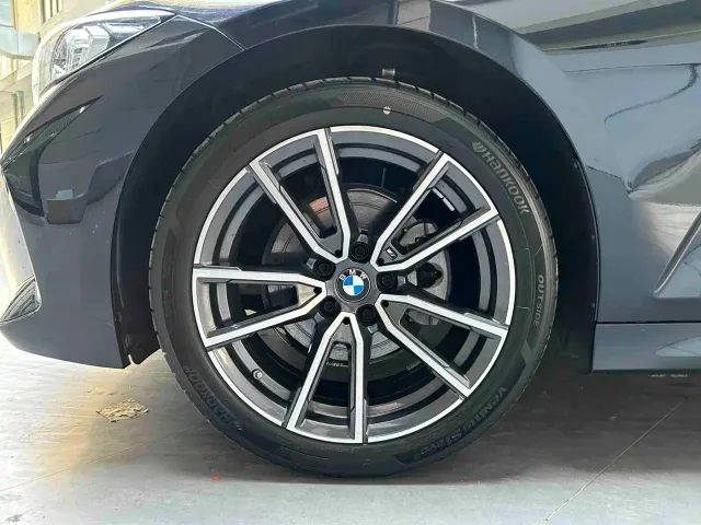 BMW 3 Series — Фото автомобиля 3