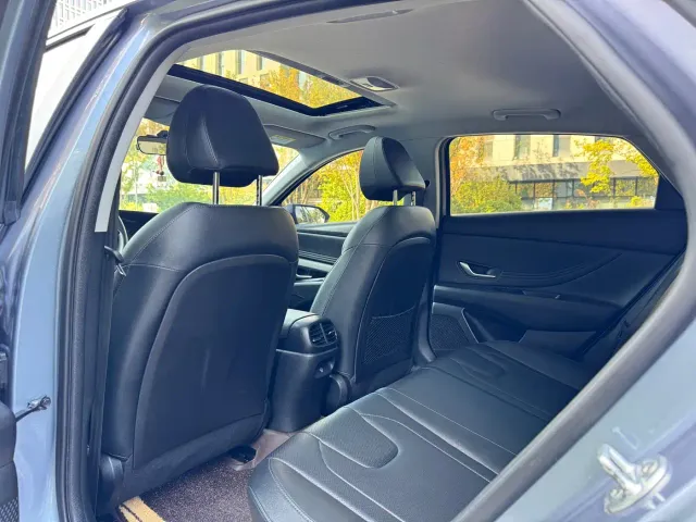 Hyundai Elantra — Фото автомобиля 5