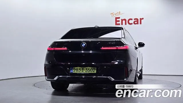 BMW 7 Series G70 — Фото автомобиля 4