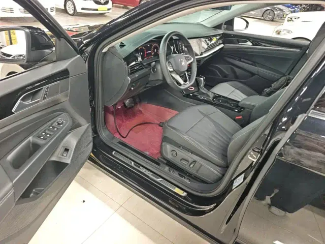 Volkswagen Passat — Фото автомобиля 15