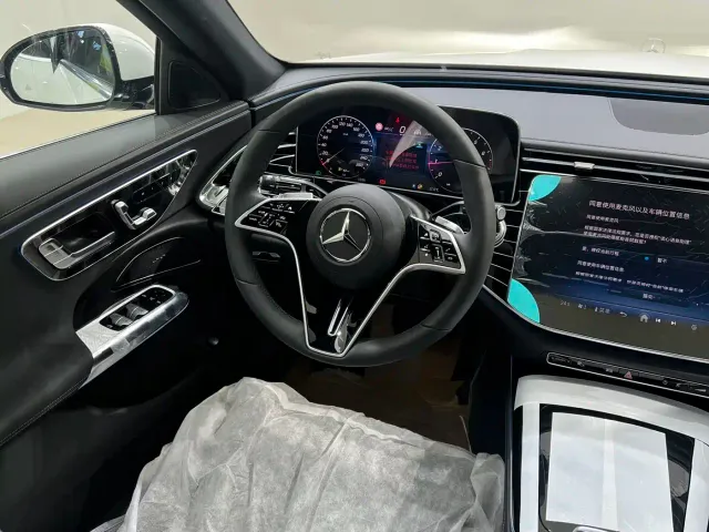 Mercedes-Benz E-Class — Фото автомобиля 5
