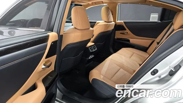 Lexus ES 7th Gen — Фото автомобиля 11