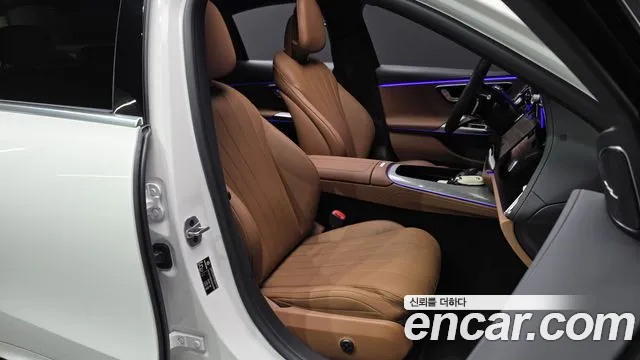 Mercedes-Benz E-Class — Фото автомобиля 16