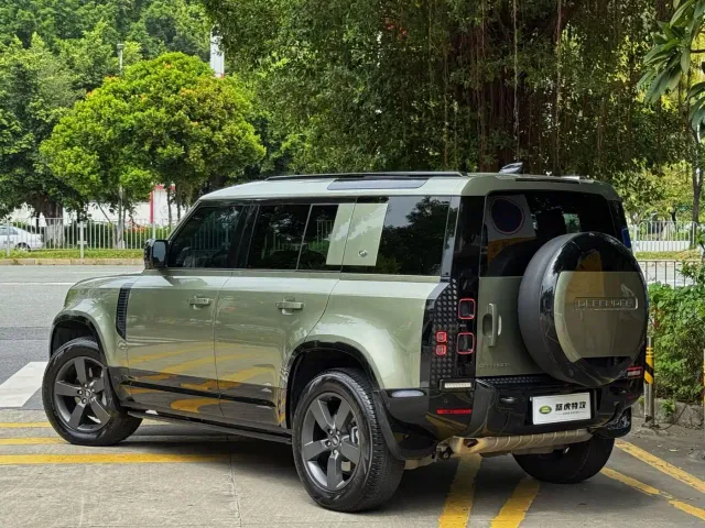 Land Rover Defender — Фото автомобиля 13