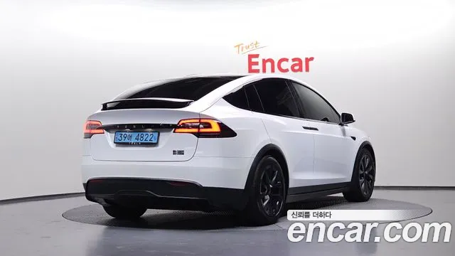 Tesla Model X — Фото автомобиля 2