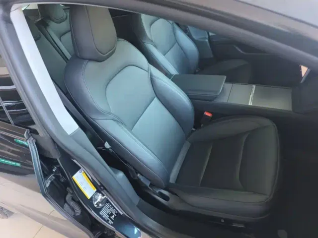 Tesla Model 3 — Фото автомобиля 24