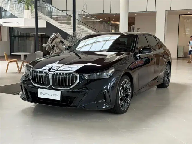Фотография автомобиля — BMW 5 Series