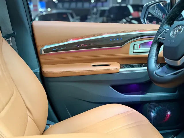 Toyota Granvia — Фото автомобиля 12