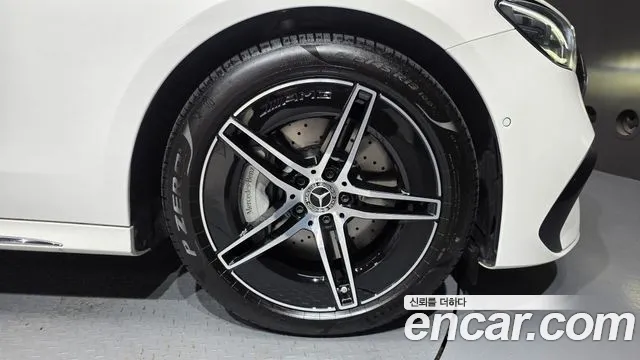 Mercedes-Benz E-Class — Фото автомобиля 21