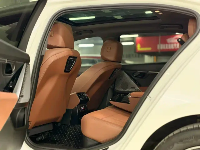 BMW 5 Series — Фото автомобиля 8