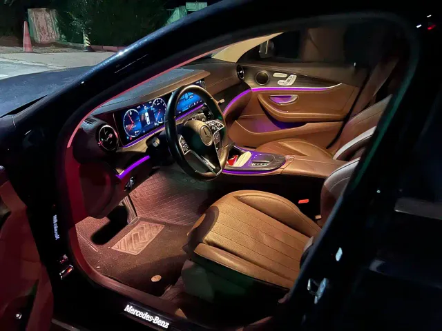 Mercedes-Benz E-Class — Фото автомобиля 3