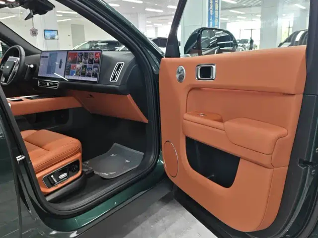 Li Auto L7 — Фото автомобиля 8